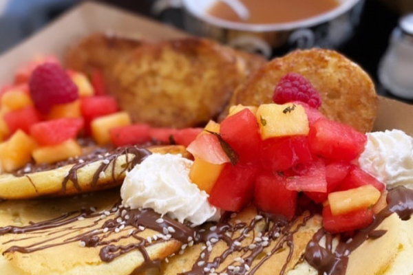 Brunch Gourmand d'Été au Château Bastor - Fenêtre sur Quais